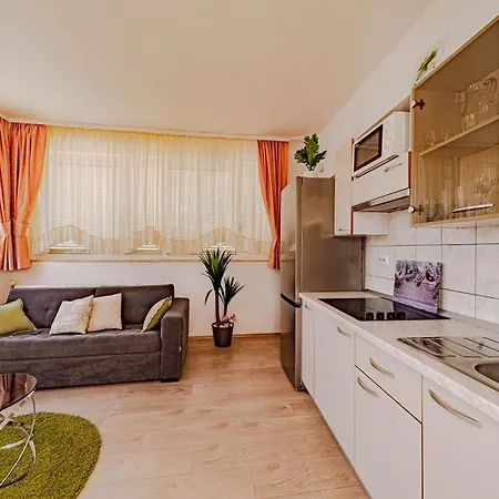 Viki - Happy Apartment Trogir